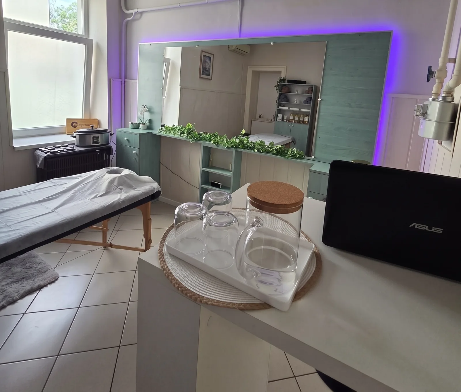 A Gold Hand Massage kezelőterme Szegeden, előkészített masszázsággyal
